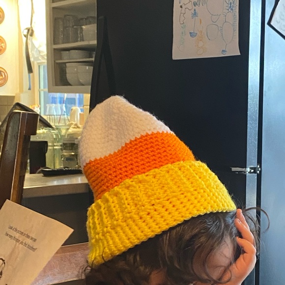 CANDY CORN BEANIE CHILD SIZE  NWOT - Picture 6 of 6